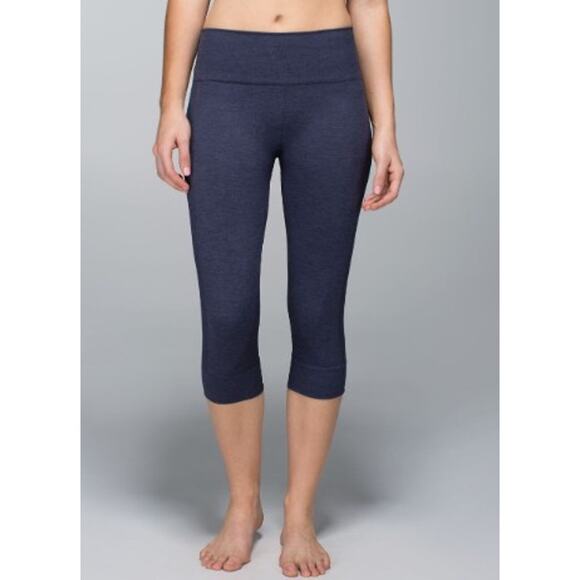 Lululemon Seamlessly Street Crop Leggings Women's Size 8‎ Cadet Blue Yoga - Picture 1 of 13